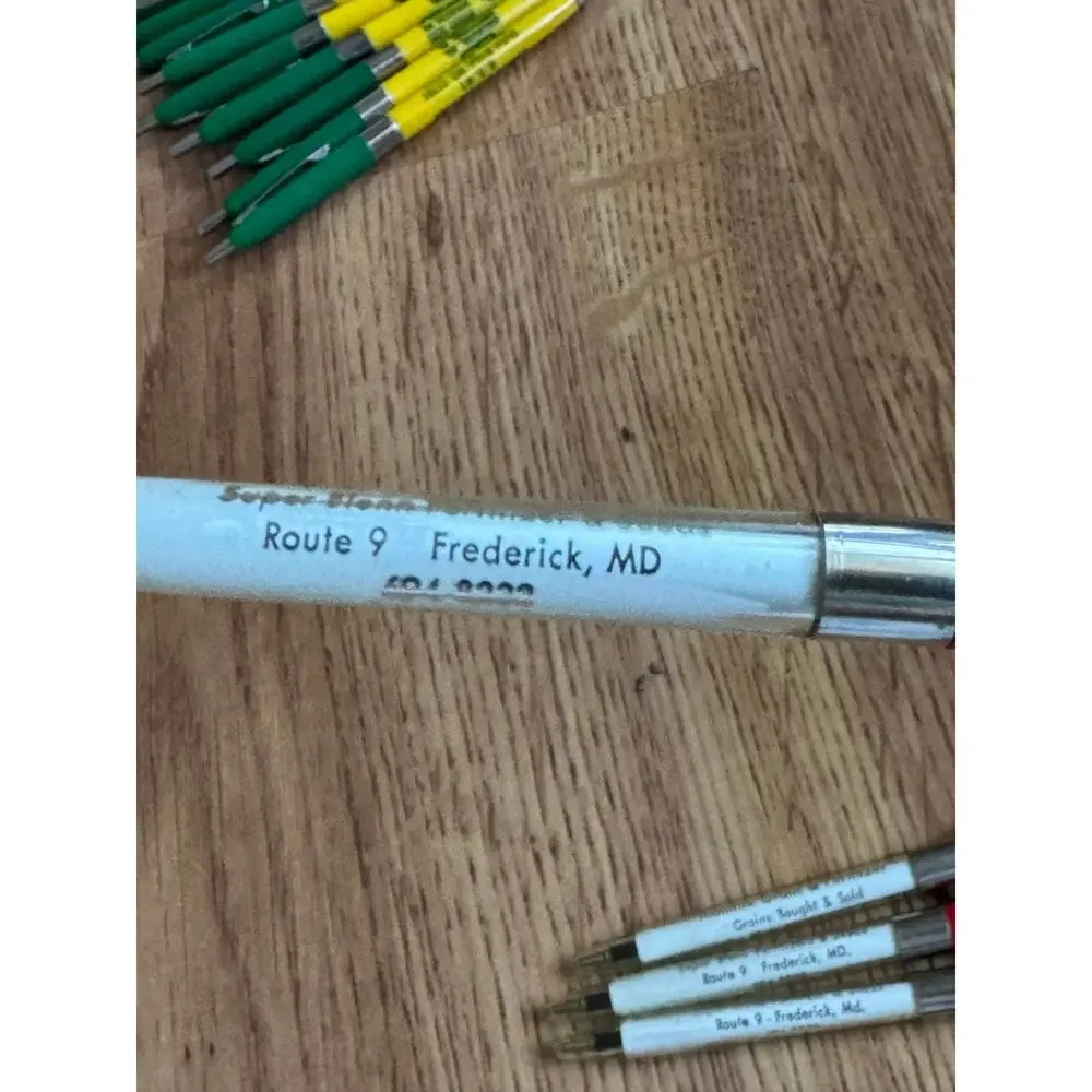 Set of 4 MULLINIX GRAIN & FERTILIZER pens - as is